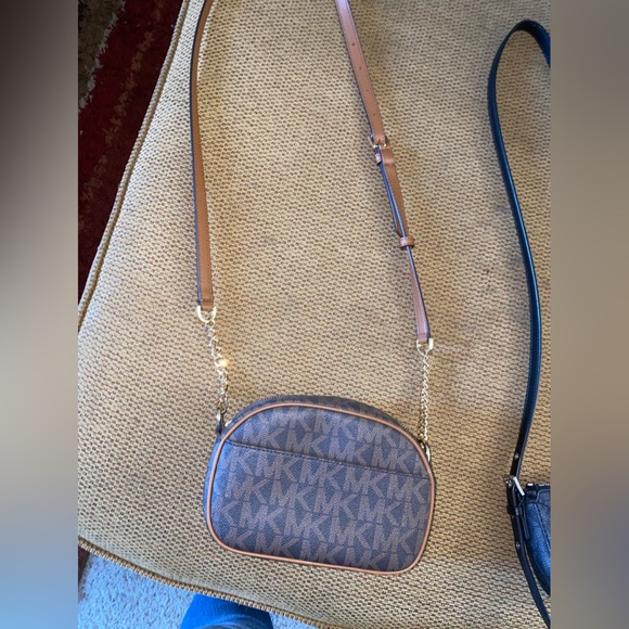 Michael Kors Crossbody purse - Picture 6 of 7